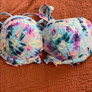 32 DD pushup bra VS